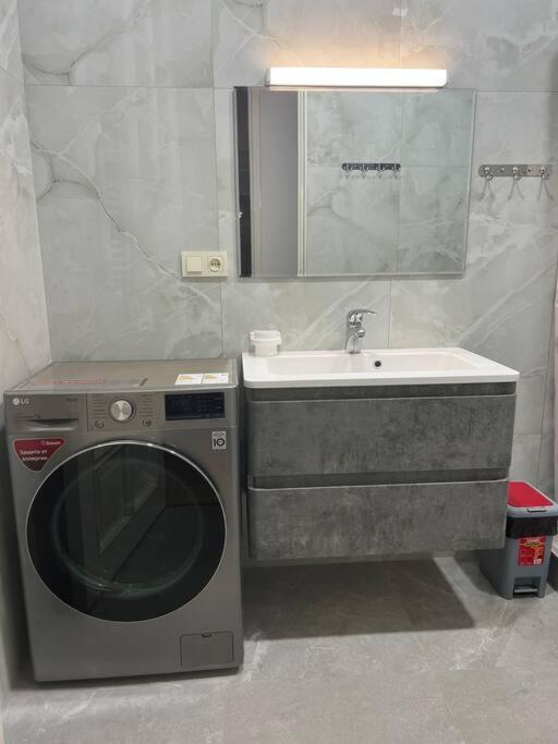 Spacious 2 Bedrooms In The Center Of Yerevan Bagian luar foto
