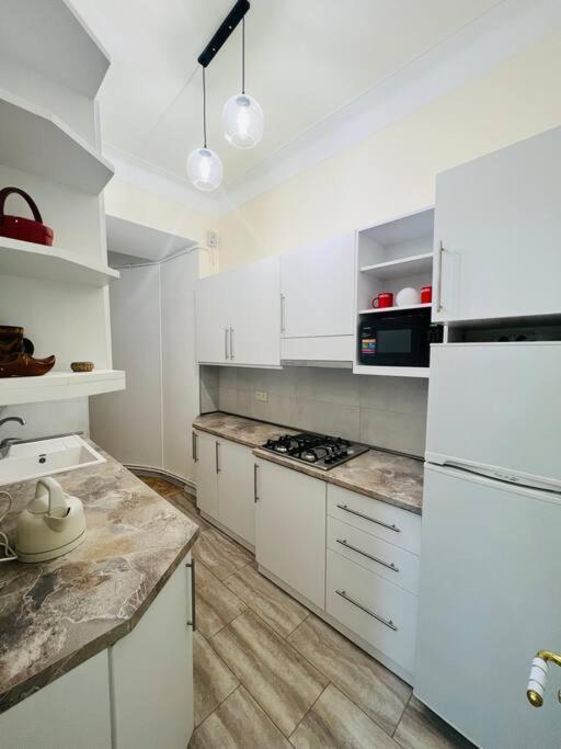 Spacious 2 Bedrooms In The Center Of Yerevan Bagian luar foto