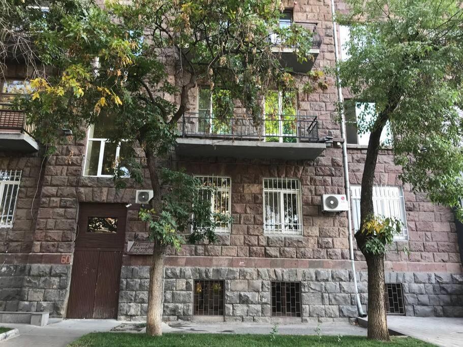 Spacious 2 Bedrooms In The Center Of Yerevan Bagian luar foto