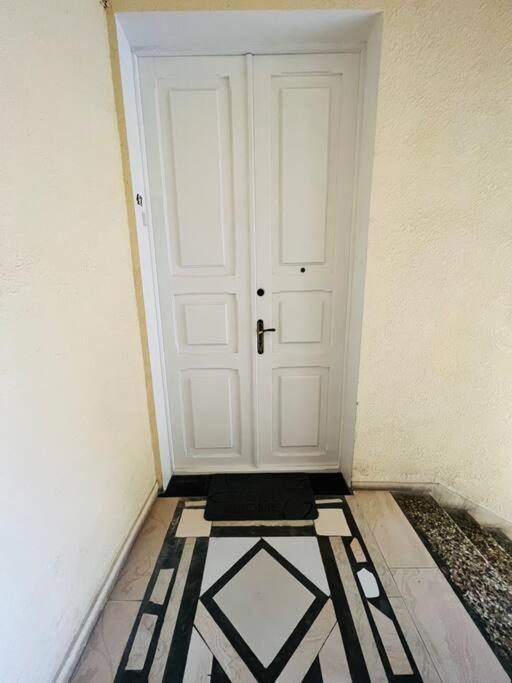 Spacious 2 Bedrooms In The Center Of Yerevan Bagian luar foto