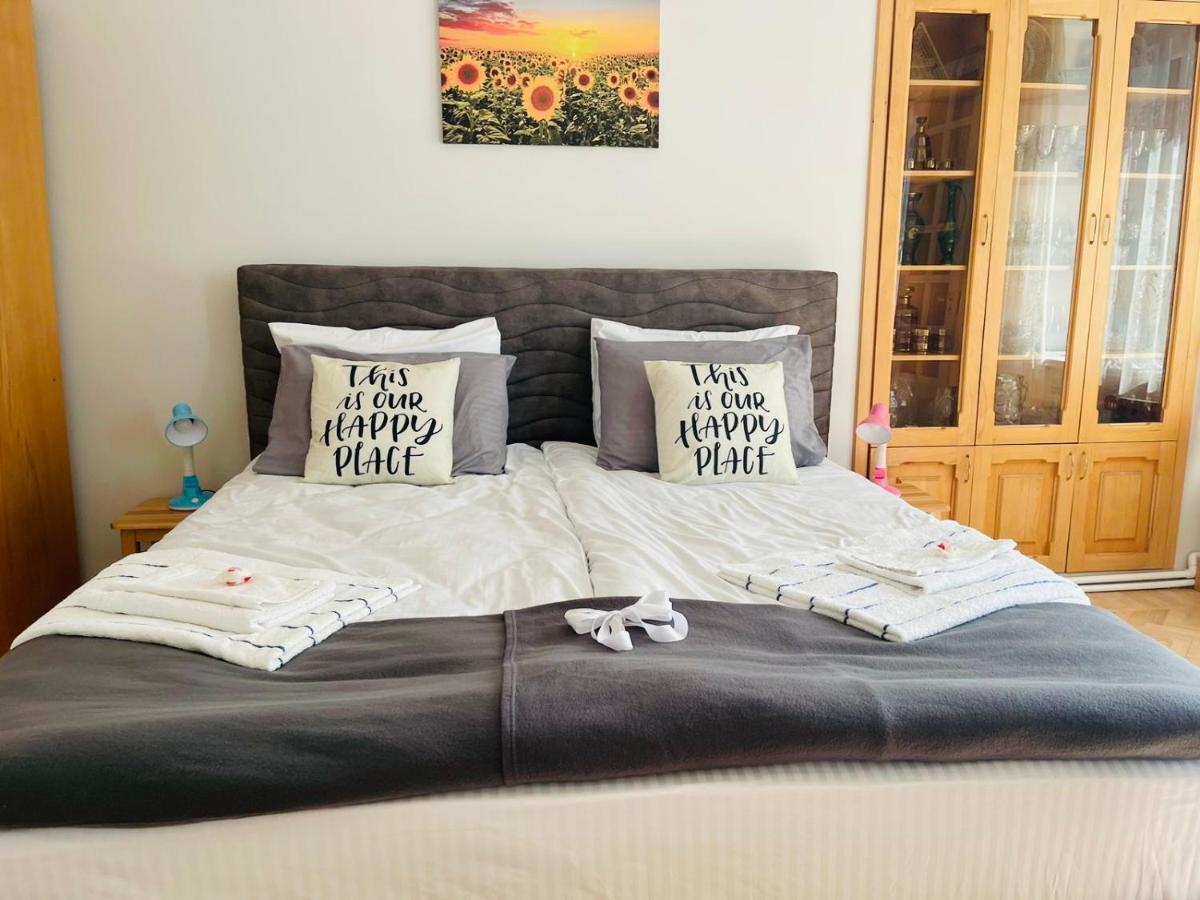Spacious 2 Bedrooms In The Center Of Yerevan Bagian luar foto