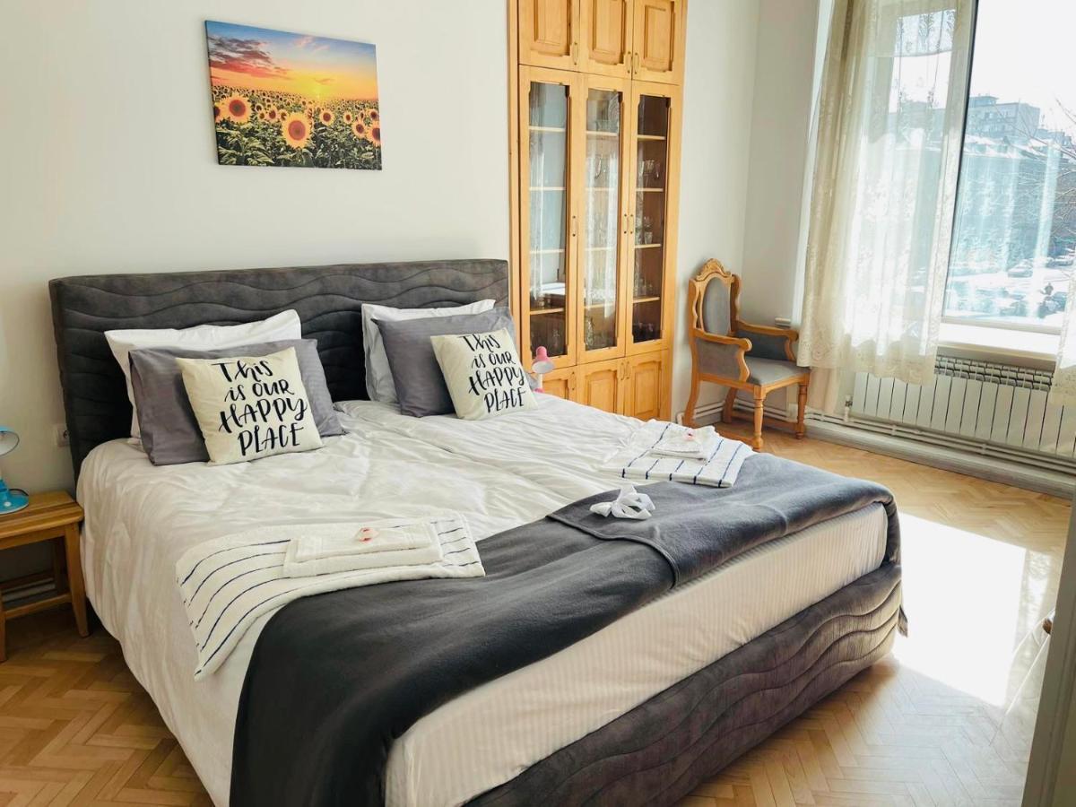 Spacious 2 Bedrooms In The Center Of Yerevan Bagian luar foto