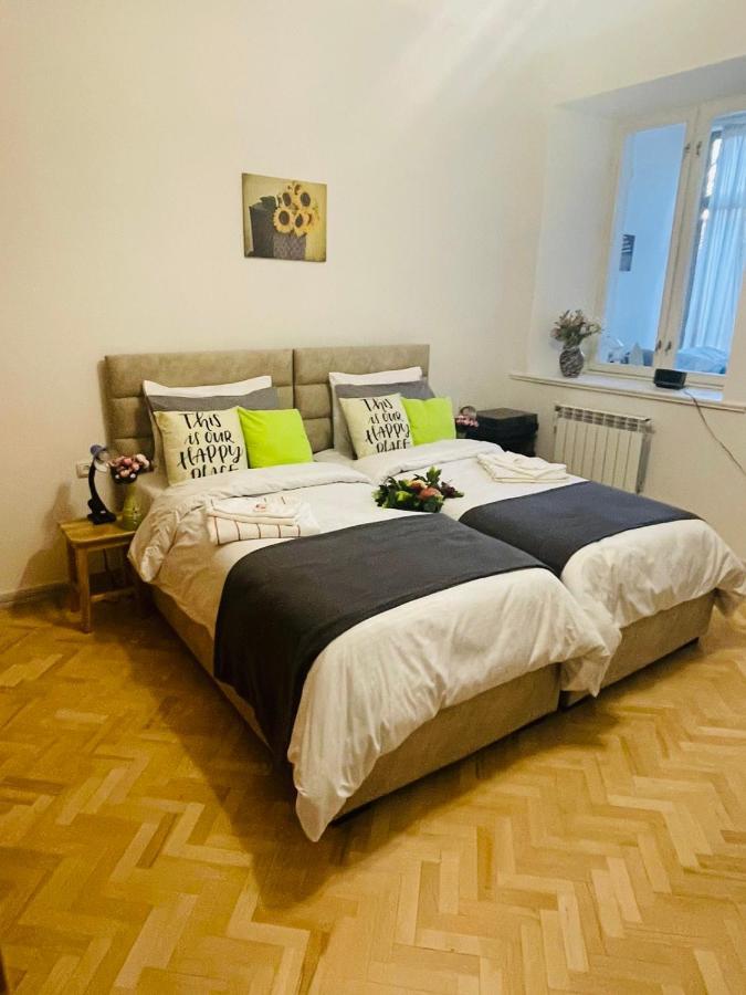 Spacious 2 Bedrooms In The Center Of Yerevan Bagian luar foto