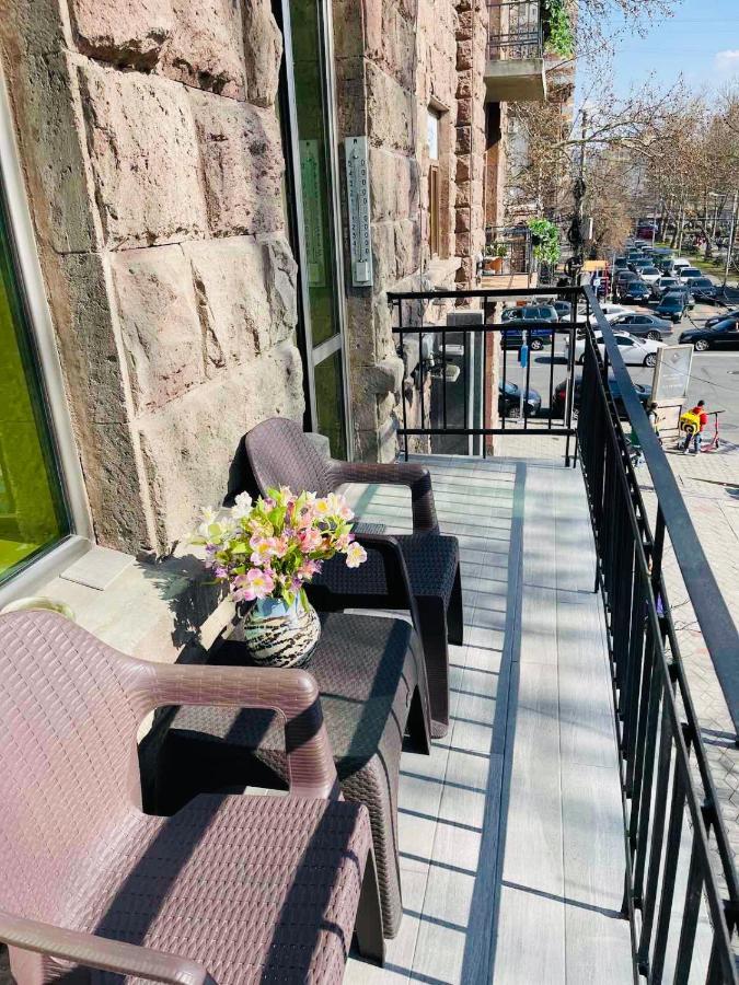 Spacious 2 Bedrooms In The Center Of Yerevan Bagian luar foto